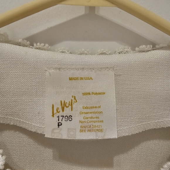 Vintage Victorian style top embroidered lace and small pull, fits size small. - Picture 4 of 5